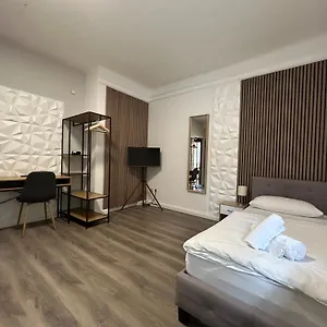 Hotel Riverside Airport 
